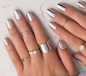 Accessorize Your Prom Look with the Perfect Nail Color